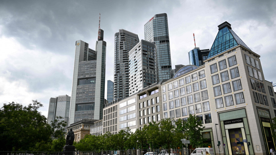 Borsa: Europa debole, Wall Street positiva, Milano -0,1%