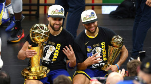 NBA: les Warriors de retour au sommet, port&eacute;s par Curry enfin MVP