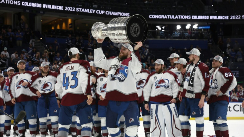 Hockey sur glace: Colorado met fin au r&egrave;gne de Tampa Bay et s&rsquo;offre une 3e Coupe Stanley

  