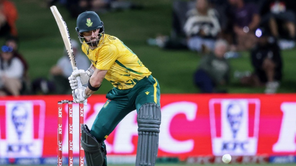 South Africa tear through New Zealand to win first T20