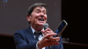 Pausa social per Gianni Morandi, 'il telefono non mi sta dietro'