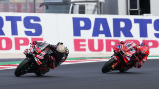 Marc Marquez cade, microfrattura alla clavicola destra