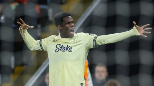 Villa's title bid rocked by Everton loss, Newcastle held at Wolves