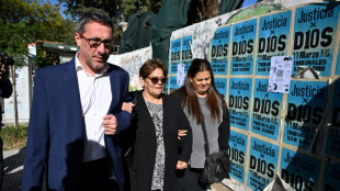 Maradona "a veces se resistía" a que lo atendieran los médicos, dijo una de sus hermanas