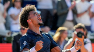 Fils wins on Barcelona clay with French Open looming