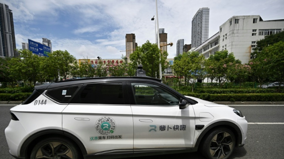 Robotaxis chinos se quedan varados por un aparente "fallo t&eacute;cnico", dice la polic&iacute;a