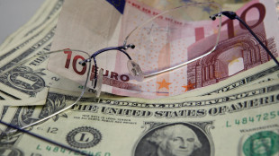 L'euro &egrave; in rialzo sul dollaro, a 1,0577 (+0,24%)