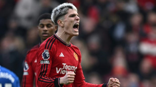 Com dois gols de pênalti, Manchester United vence Everton (2-0)
