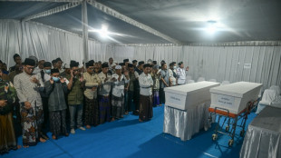 Sube a 54 el balance de muertos por el colapso de una escuela en Indonesia