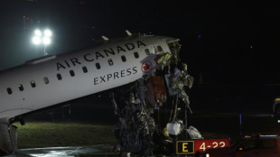 Runway collision kills two pilots, shutters New York airport 