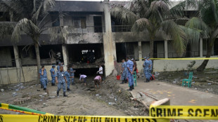Número de mortos em queda de avião militar em escola de Bangladesh sobe para 31