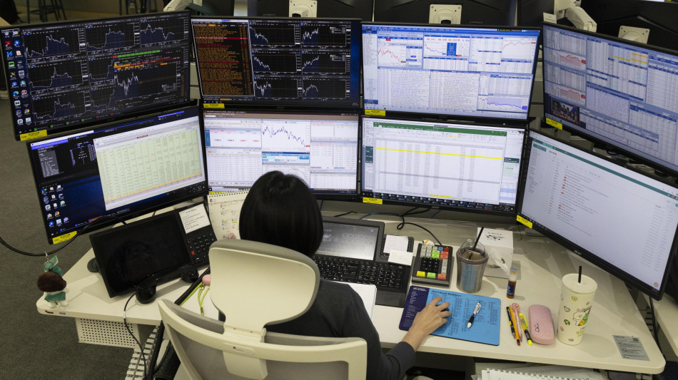 Borsa: l'Asia contrastata tra taglio tassi e crescita Usa
