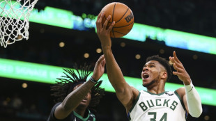 Play-offs NBA: Milwaukee simpose en costaud &agrave; Boston, Golden State &agrave; l'arrach&eacute; &agrave; Memphis