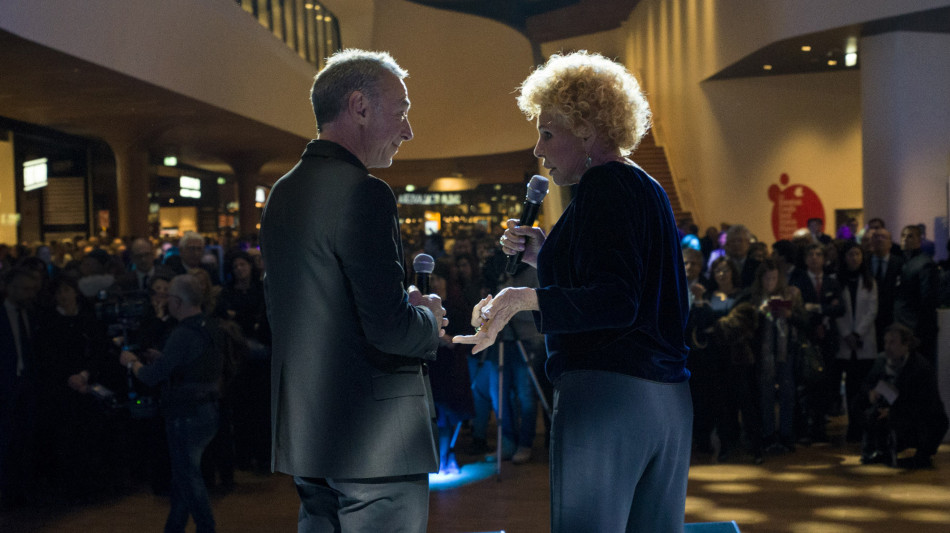 Radio Deejay omaggia Ornella Vanoni con la canzone di Natale 2025