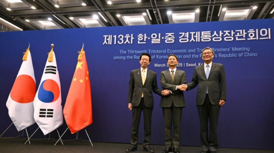 China, Japón y Corea del Sur acuerdan "acelerar" conversaciones para "acuerdo de libre comercio trilateral"