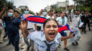 Manifestantes incendeiam Parlamento no Nepal e premiê renuncia após protestos