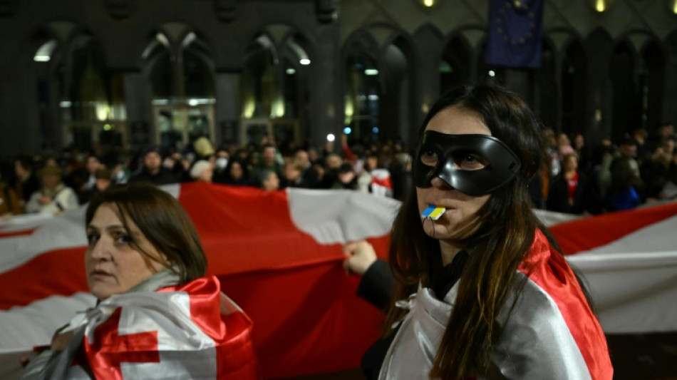 Tausende Georgier gehen gegen Regierung und für EU-Annäherung auf die Straße