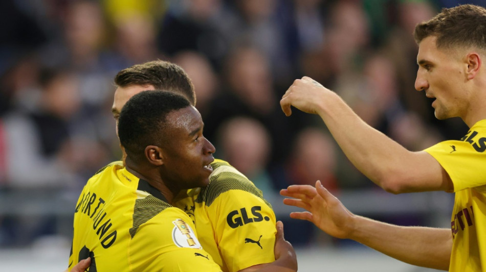 Dortmund und Freiburg mit M&uuml;he im Achtelfinale