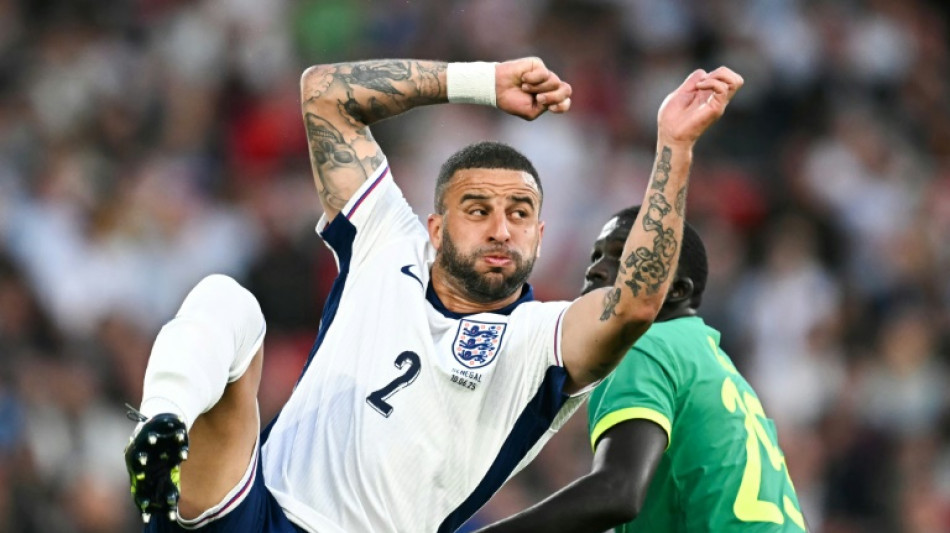 Kyle Walker assina com o Burnley