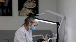 Cerca del frente en Ucrania, la belleza brinda una vía de escape de la guerra