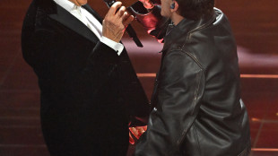 Gianni Morandi a sorpresa sul palco con il figlio Tredici Pietro