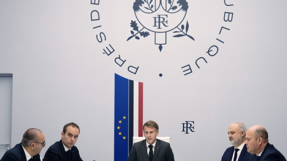Macron acusa grupos de extrema esquerda de querer 'derrubar a Rep&uacute;blica' com protestos