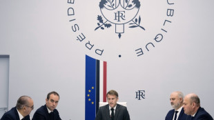 Macron acusa grupos de extrema esquerda de querer 'derrubar a Rep&uacute;blica' com protestos
