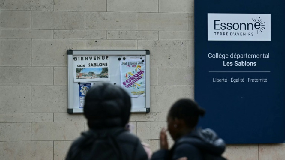 Mort d'un adolescent &agrave; Viry-Ch&acirc;tillon: cinq personnes en garde &agrave; vue, la France "endeuill&eacute;e"