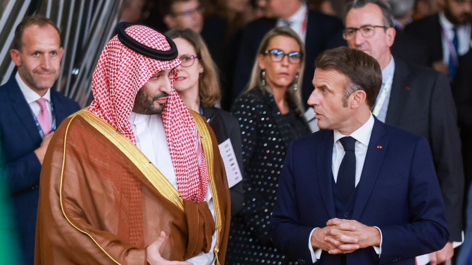 Macron sente Bin Salman, 'serve moratoria su infrastrutture energetiche'