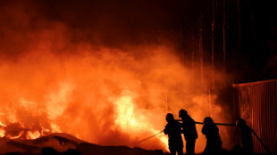 Inc&ecirc;ndio controlado ap&oacute;s forte explos&atilde;o em zona industrial de Buenos Aires