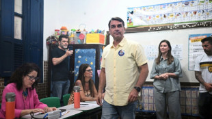 Pr&auml;sidentenstichwahl in Brasilien: Rechtsgerichteter Kandidat Bolsonaro gibt Stimme ab