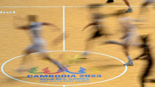 Basketball coaches slam temporary court, dunk on the heat