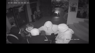 Vittima rapina in villa, 'riempito di pugni e pistola in faccia'