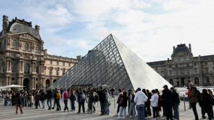 Autoridades francesas anunciam mais deten&ccedil;&otilde;es por roubo no Louvre
