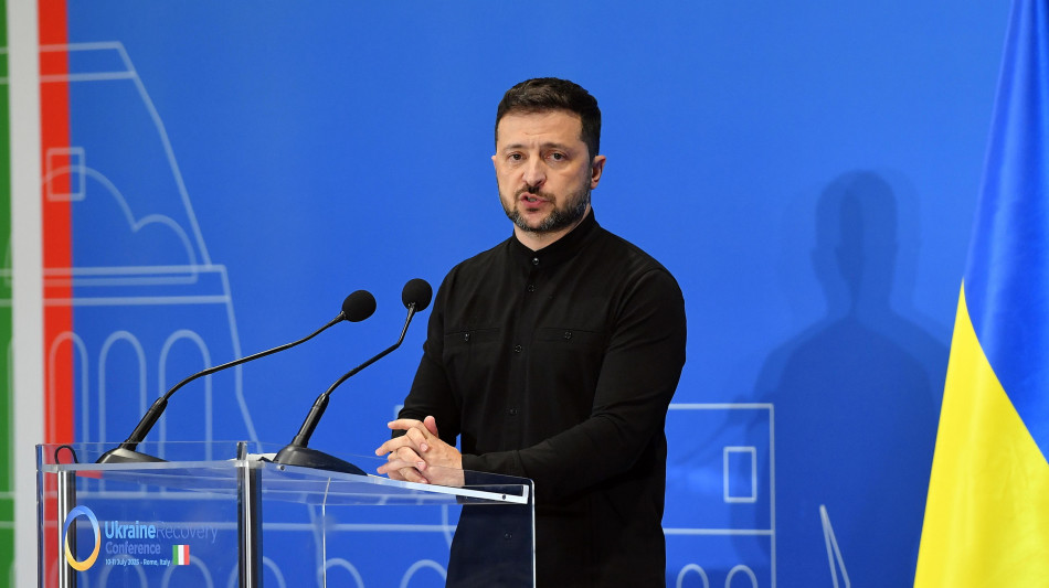 Zelensky,quota armi ucraine nell'esercito al 50% in 6 mesi