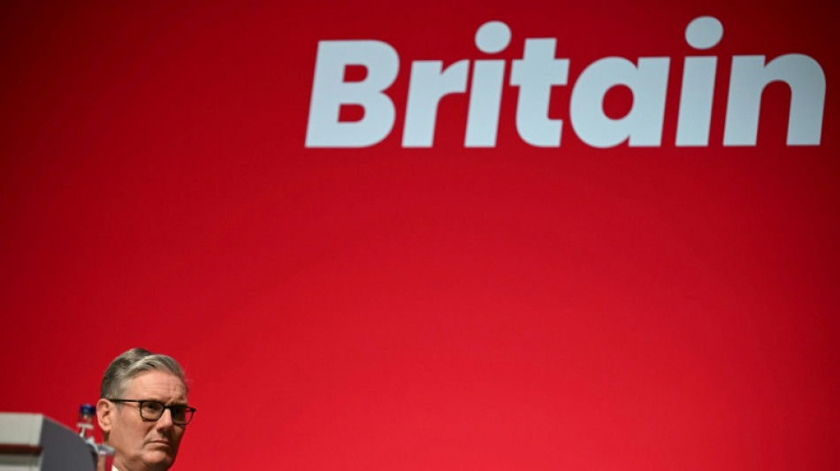 Primeiro-ministro brit&acirc;nico intensifica ataques contra extrema direita