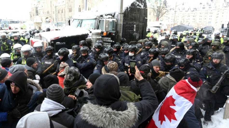 La tension monte &agrave; Ottawa entre la police et les derniers manifestants