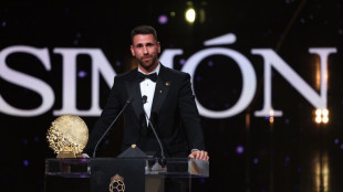 Bola de Ouro: Unai Sim&oacute;n leva Trof&eacute;u Yashin de melhor goleiro 