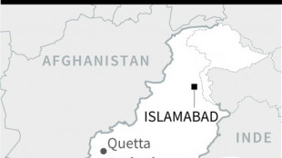Pakistan: au moins neuf policiers tués dans un attentat suicide contre leur véhicule