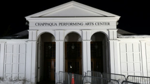 Hillary Clinton pede a congressistas que Trump deponha sobre Epstein sob juramento