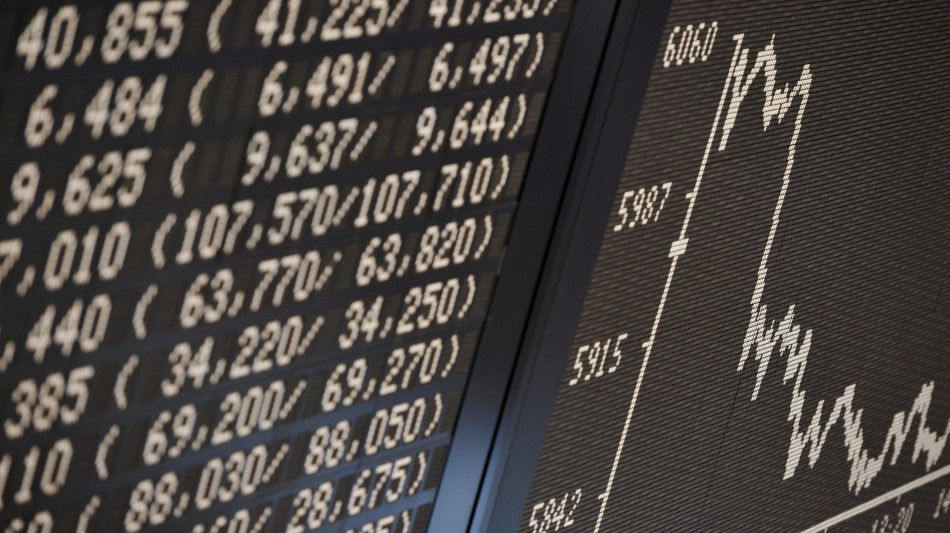 Borsa: Europa consolida i record, indici piatti in chiusura