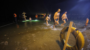 Il bagno dei militari russi per l'Epifania ortodossa