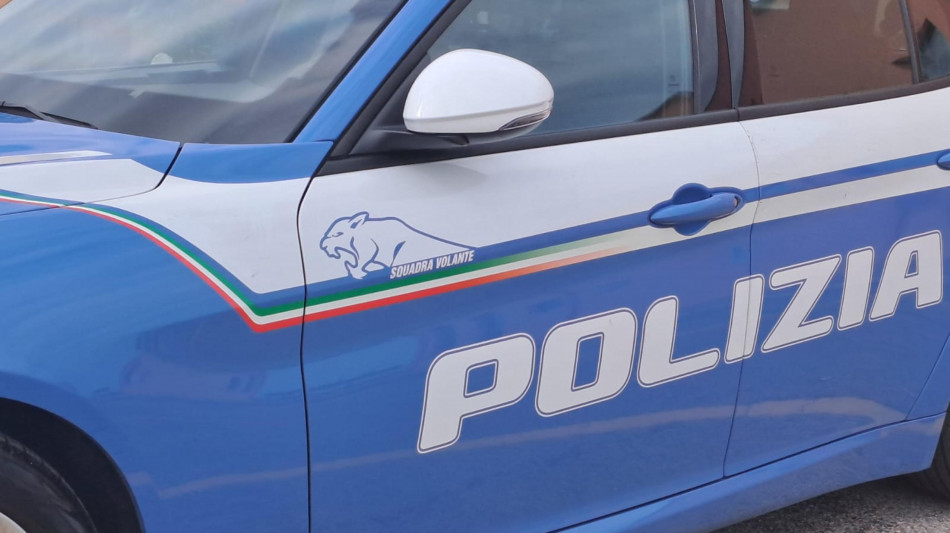 Accoltellata alle spalle da uno sconosciuto, grave 20enne a Salerno