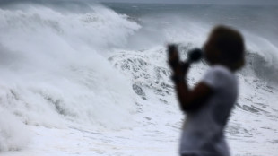 Le cyclone Emnati a fr&ocirc;l&eacute; La R&eacute;union, l'alerte rouge lev&eacute;e