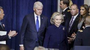 I Clinton pronti a testimoniare su Epstein, ma la Camera Usa rifiuta