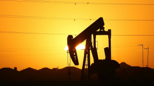 Oil prices fall as tensions ease, stocks mostly advance
