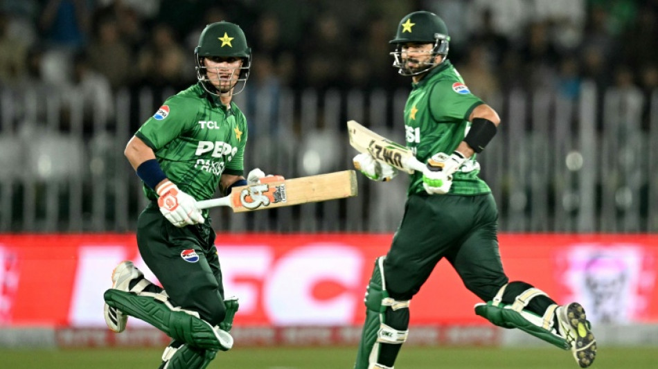 Sadaqat, Imran help Pakistan thump Sri Lanka to seal T20 series
