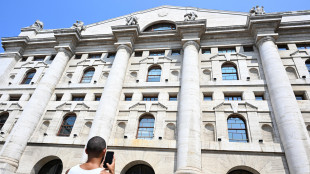 Borsa: Milano chiude in rialzo, +0,57%