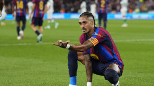 Liga: tripletta di Raphinha, il Barcellona ribalta il Siviglia e consolida la vetta