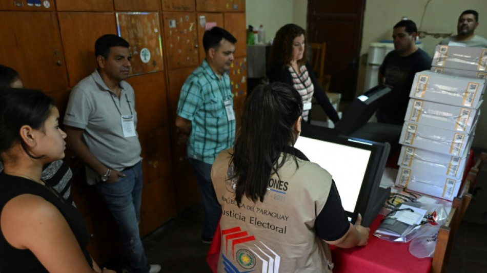 Paraguay vota en unas cerradas presidenciales, en medio de acusaciones de corrupci&oacute;n